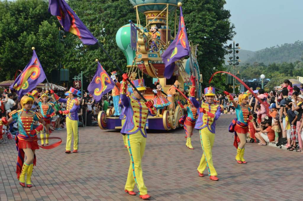 Парад в Диснейленде, Parade in Disneyland