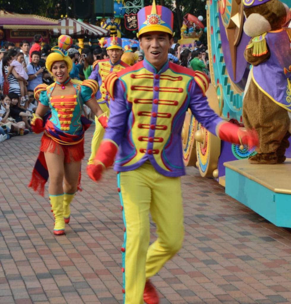 парад в гонконгском Диснейленде Parade in Hong Kong Disneyland