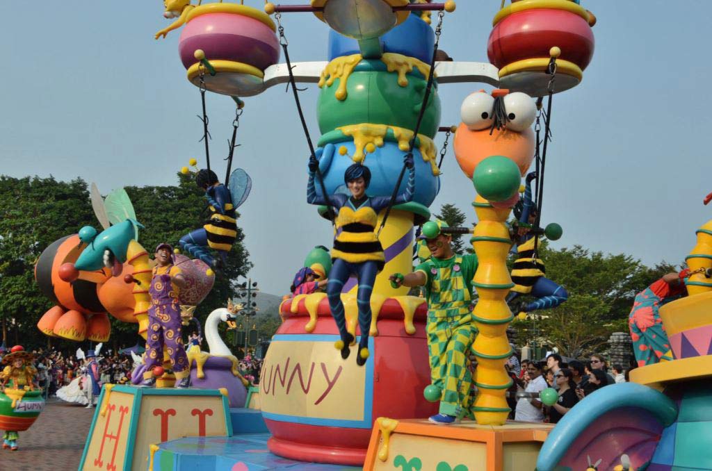 парад в гонконгском Диснейленде Parade in Hong Kong Disneyland