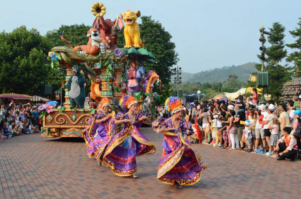 парад в гонконгском Диснейленде Parade in Hong Kong Disneyland