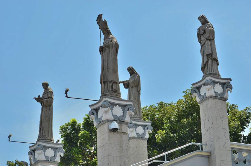 Крест Магеллана и Базилико дель Санто Ниньо в Себу