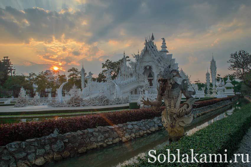 Белый храм Wat Rong Khun в Чианграе, фото, отзывы