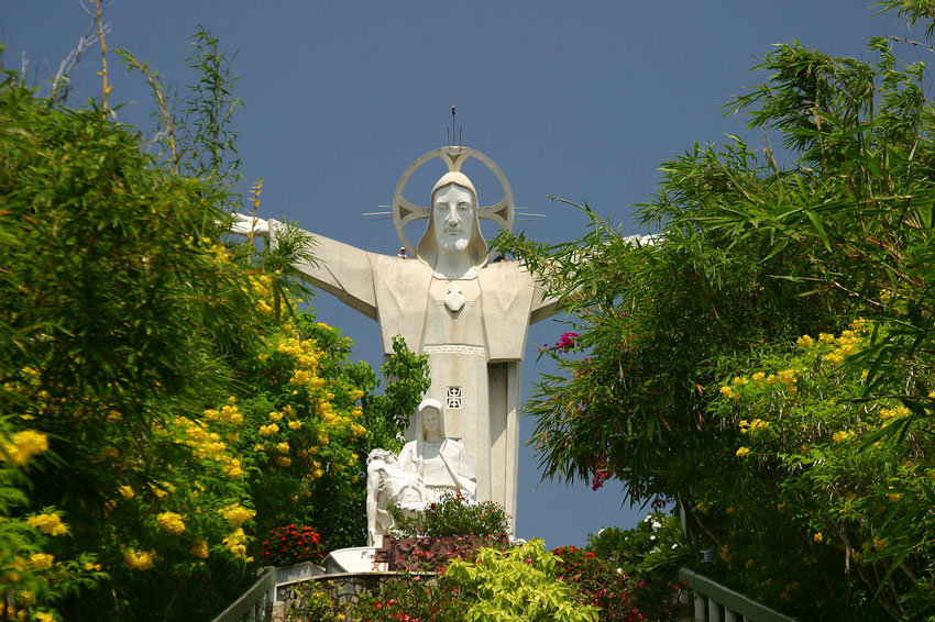 Достучаться до небес: Статуя Христа в Вунгтау